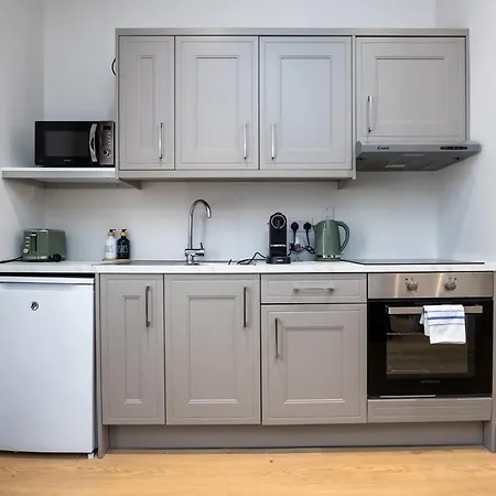 Modern Apt-23min Walk To Castle *