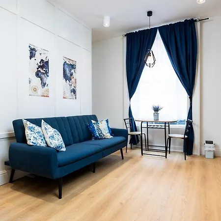 Modern Apt-23min Walk To Castle Apartment